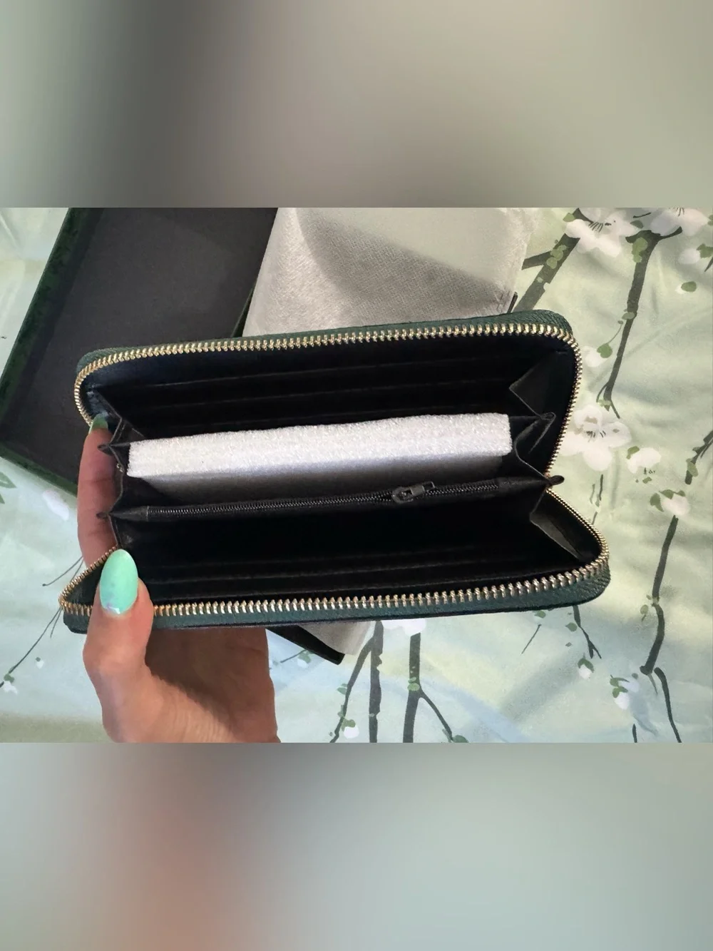 Floral Vintage Zip-Around Wallet-A lovely and unique gift for a friend-No tag